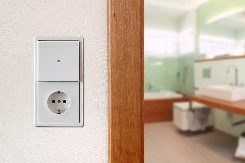 Клавиша с подсветкой, белый глянцевый Gira F100 0290112 — 2