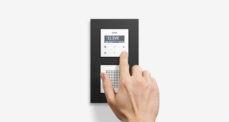 Радиоприемник скрытого монтажа с функцией RDS