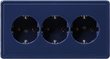 Тройная розетка с заземляющими контактами с формованной накладкой Синий Gira S-color