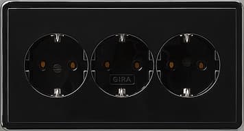 Тройная розетка с заземляющими контактами с формованной накладкой Черный Gira S-color